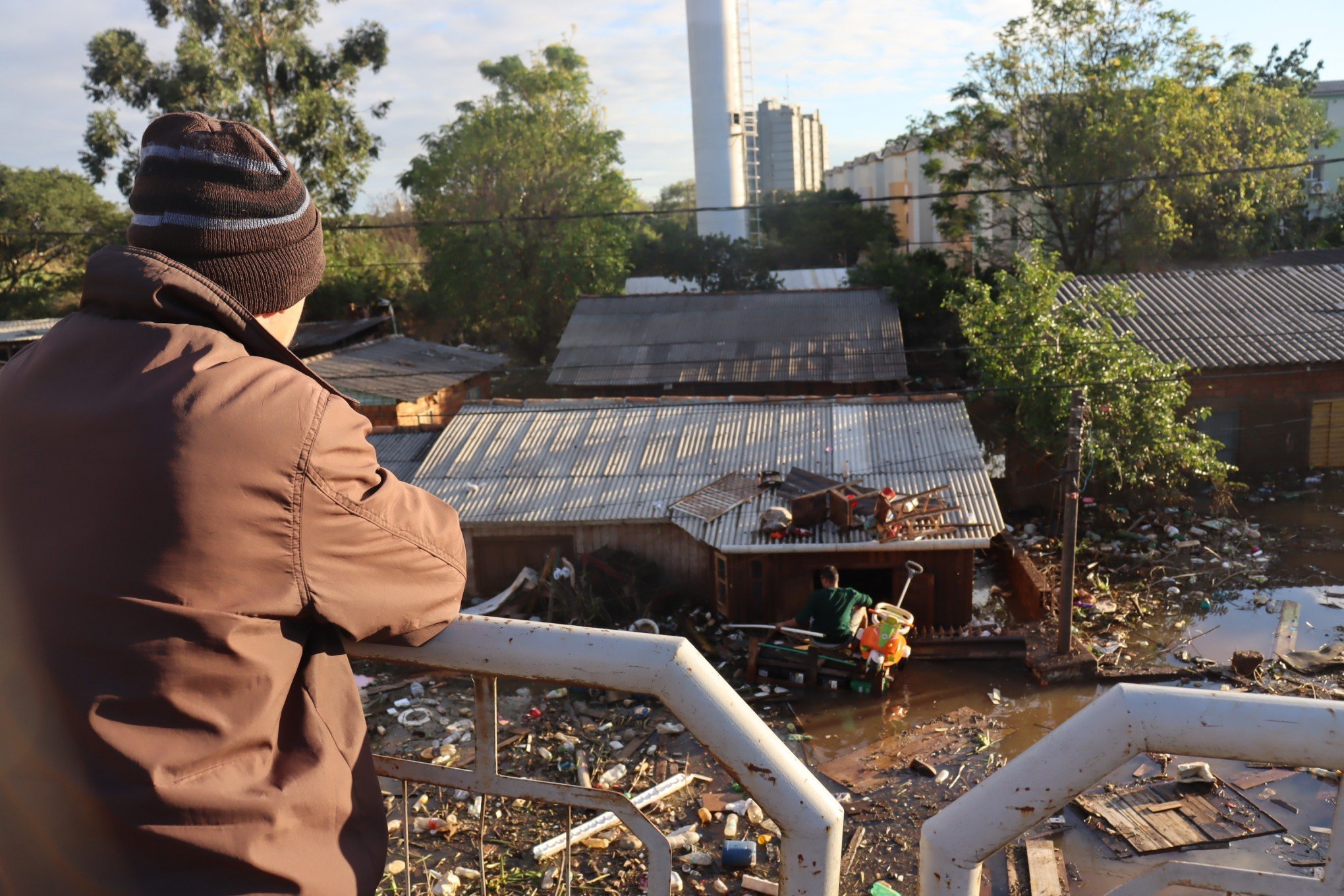 "Vou ter que desmanchar a casa de novo", conta morador do bairro Rio dos Sinos