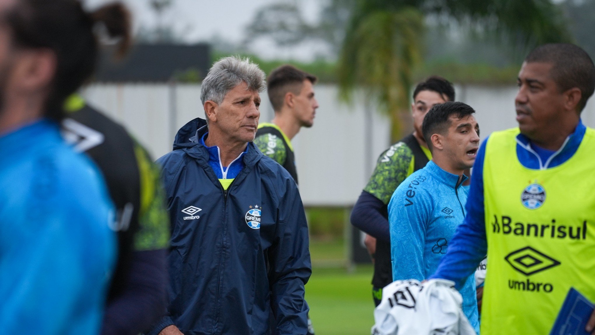 Renato Gaúcho reencontra delegação do Grêmio e já comanda treino em São Paulo