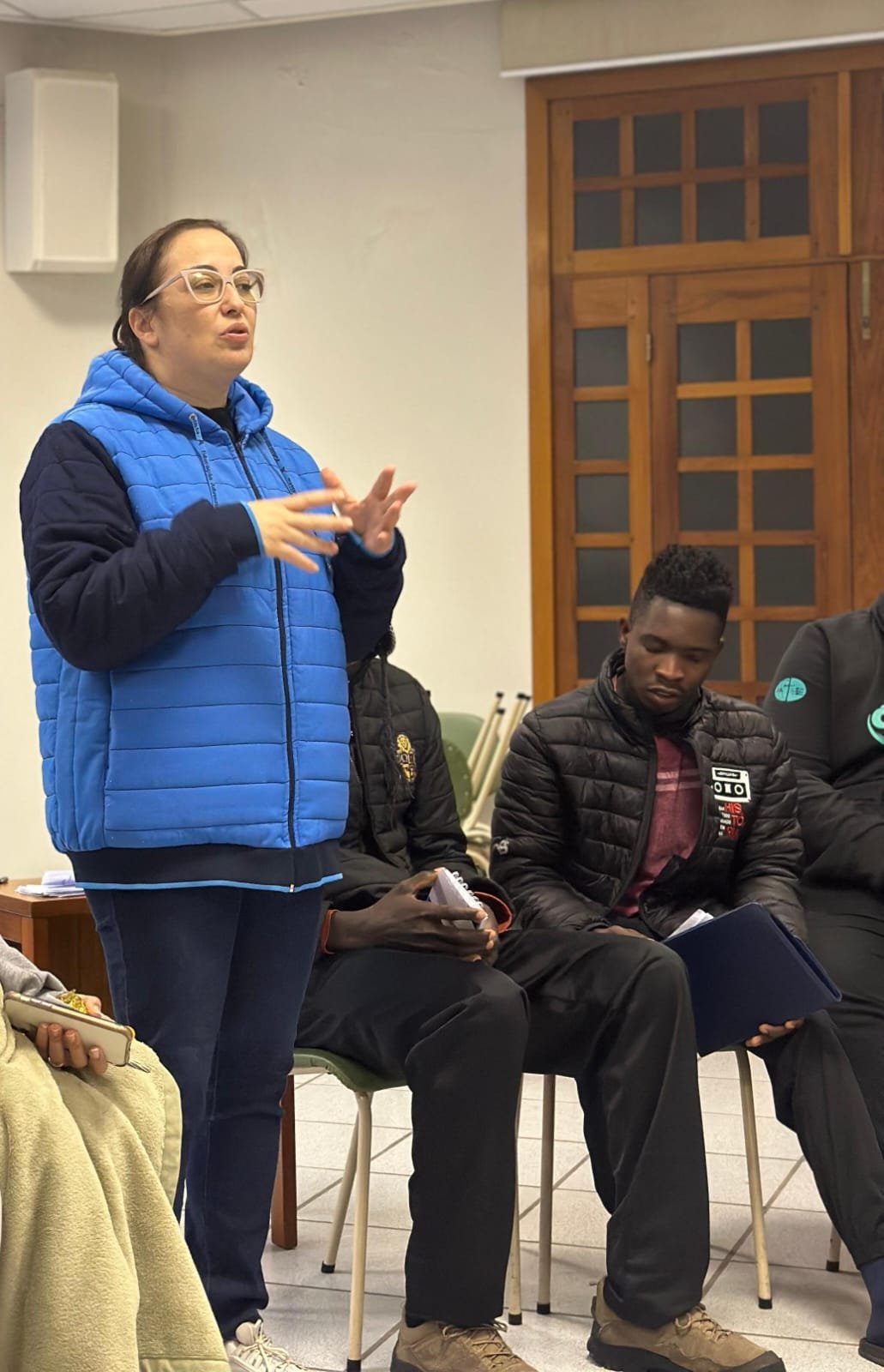 Professora e enfermeira Clarissa (foto acima) e voluntÃ¡rios do ParanÃ¡ atuam no abrigo da Unisinos