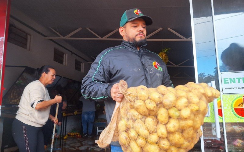 Comerciante Tainan dos Reis afirma que buscará os responsáveis pelo desastre | abc+