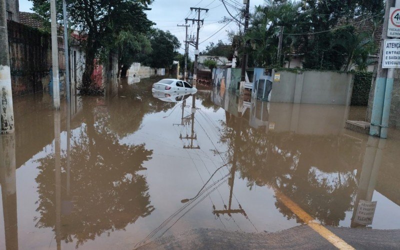 Em São Leopoldo ainda há muitos pontos com áreas alagadas, especialmente em bairros como Rio dos Sinos, Vicentina, Campina e São Miguel