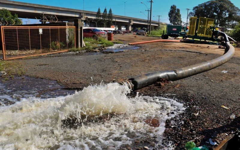 Bombas seguem funcionando no bairro Rio Branco desde a semana passada