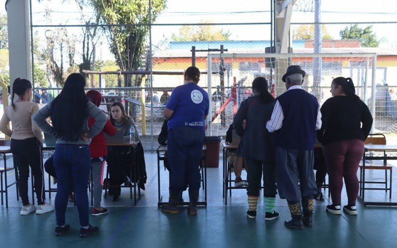 Doações na Escola Caldas Júnior