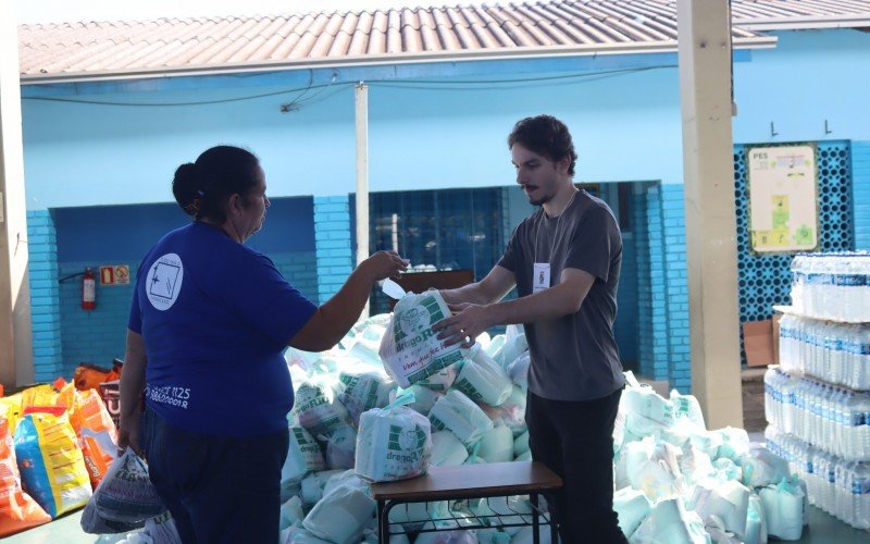 Doações na Escola Caldas Júnior