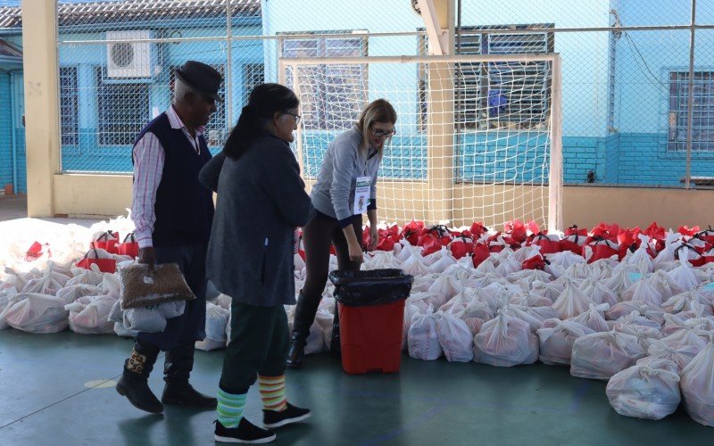 Doações na Escola Caldas Júnior