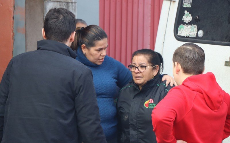 Solidariedade: amigos ajudaram donos de fruteira a limpar estabelecimento nesta terça-feira (21)