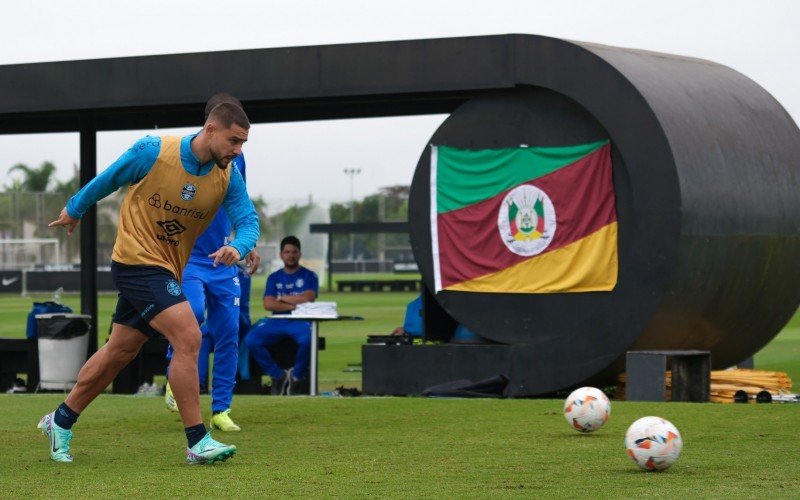 João Pedro participou do treinamento do Grêmio na manhã desta terça-feira | abc+