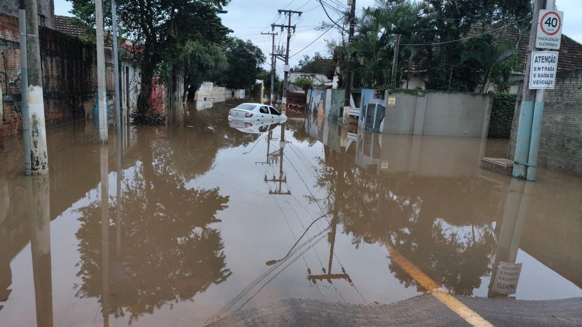 Nível do Sinos segue recuando em São Leopoldo, mas continua acima da cota de inundação