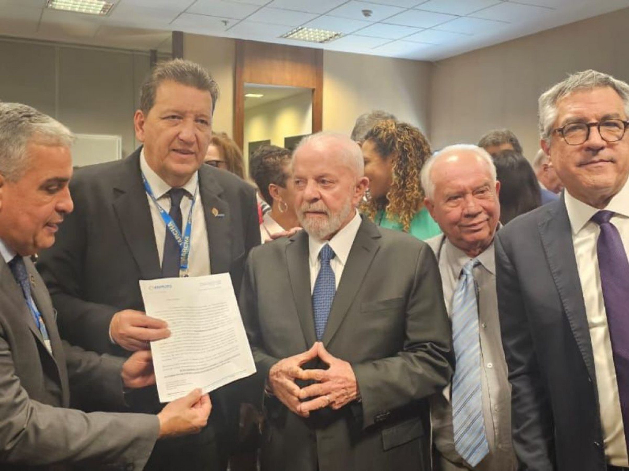 CATÁSTROFE NO RS: Lula recebe reivindicações de prefeitos gaúchos