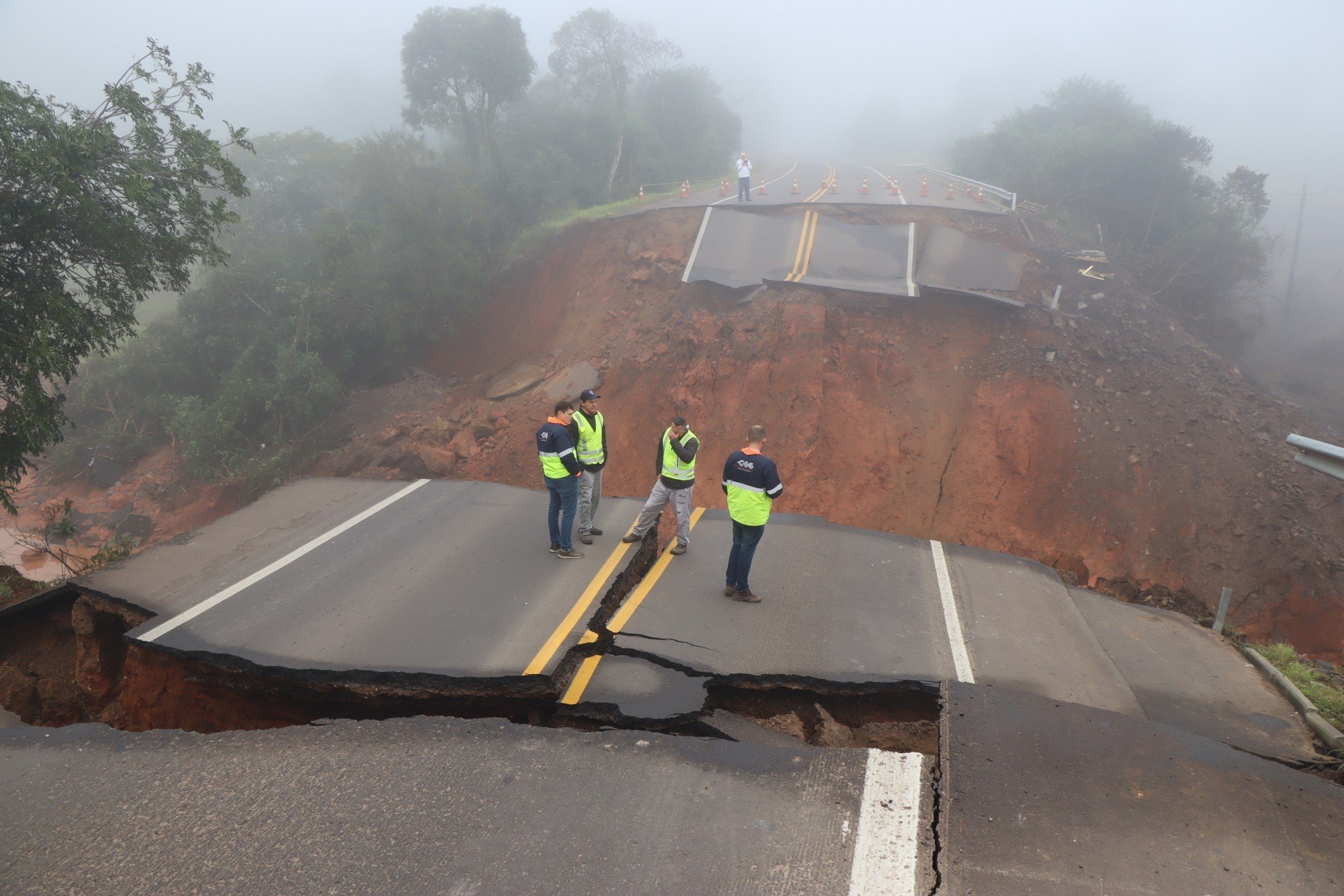 Prefeitura de Capela de Santana notificou 8 vezes concessionárias sobre risco de desmoronamento da RS-240