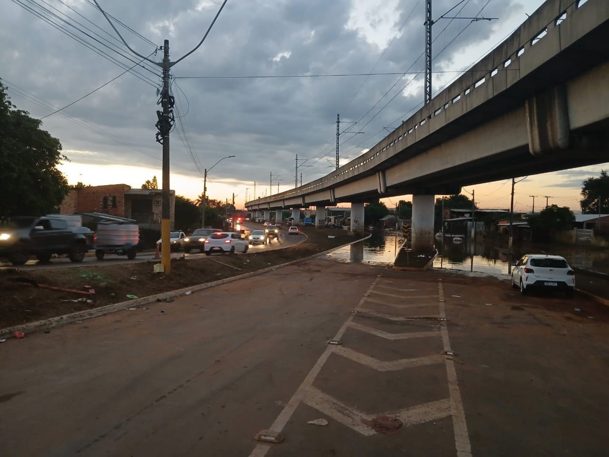 Ponte da Avenida MauÃ¡ Ã© liberada para trÃ¢nsito, mas em certo ponto fica em meia pista