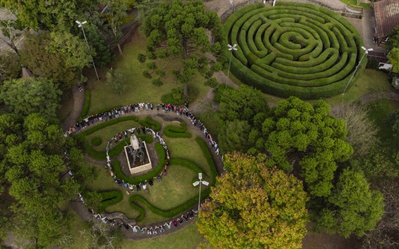 Abraço coletivo marca o lançamento da campanha "Abrace Nova Petrópolis" 