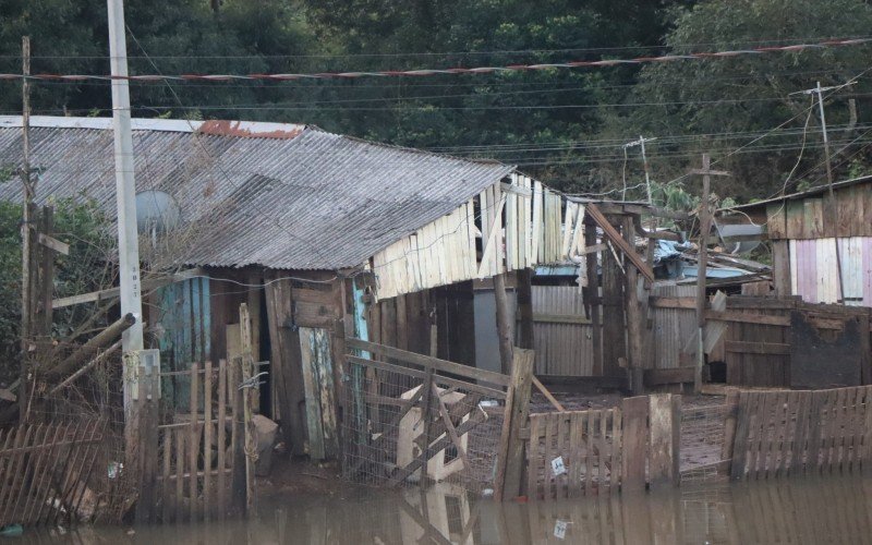 Casas ao lado do Arroio Gauchinho foram destruídas