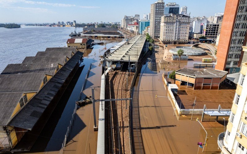 Imagem do Centro de Porto Alegre alagado dá a dimensão da enchente de maio | abc+