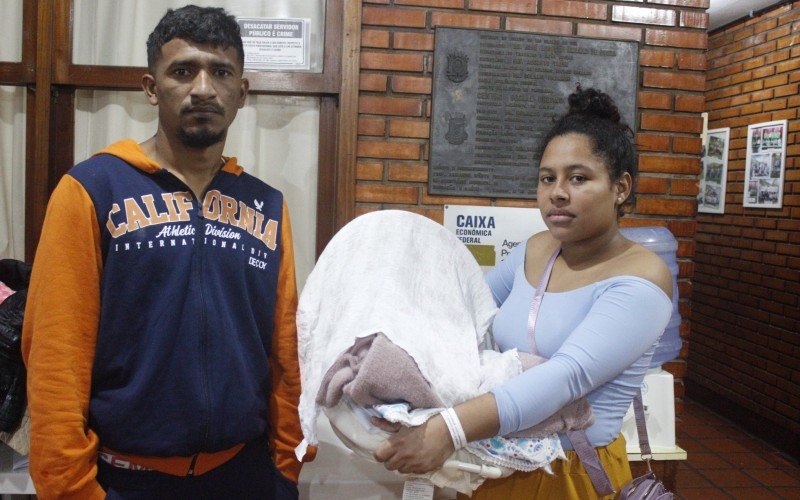 Casal venezuelano e a filha prematura estão no HU