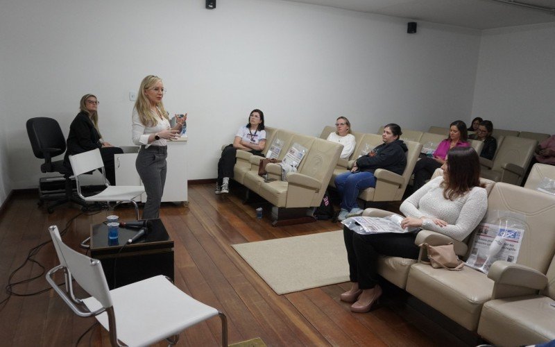 Encontro de formação do projeto Jornal na Sala de Aula - temática Autismo | abc+