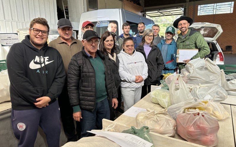 Agricultores vendem produtos para a merenda escolar