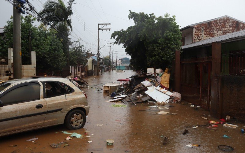 Ruas alagadas no bairro Santo Afonso