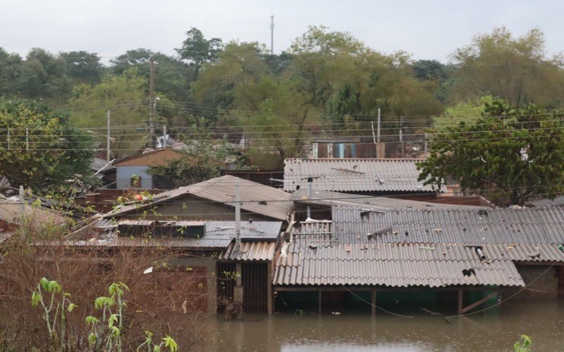 Casas ainda embaixo d'água na Vila Palmeira