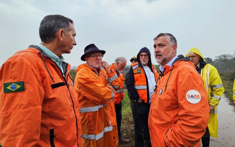 Ministros acompanharam obras do dique e bombas 