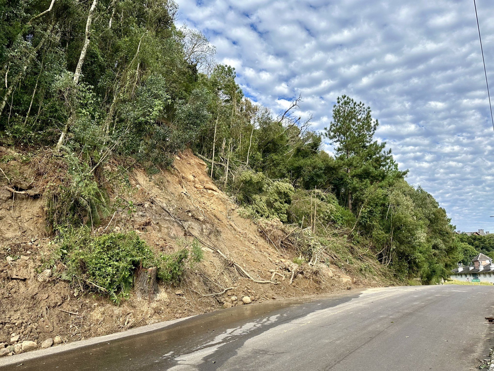 Gramado vai iniciar ações para estabilização do solo na área no entorno da Rua Emílio Leobet
