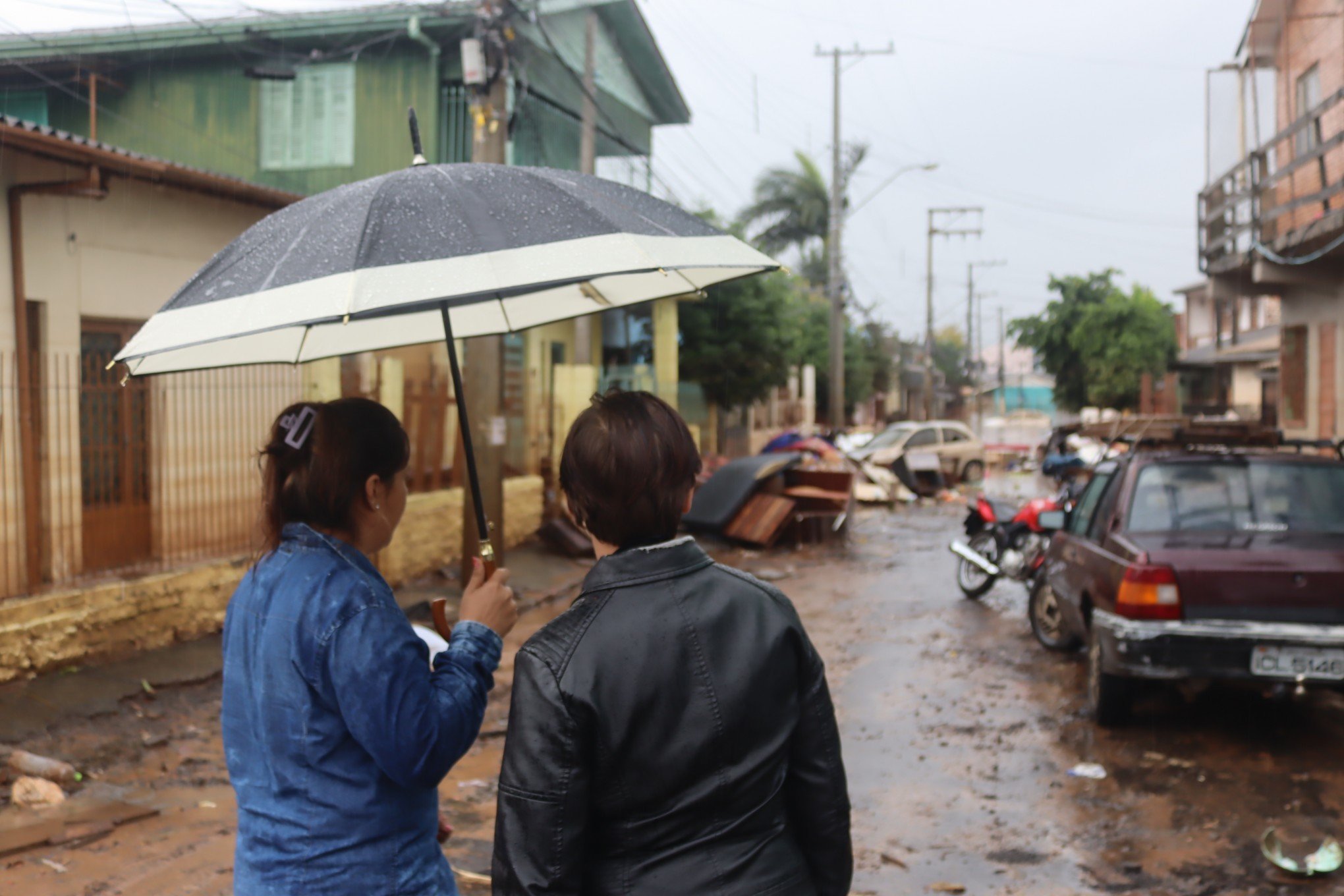 RS tem alerta para chuva volumosa e Defesa Civil do Estado contata prefeituras para medidas preventivas