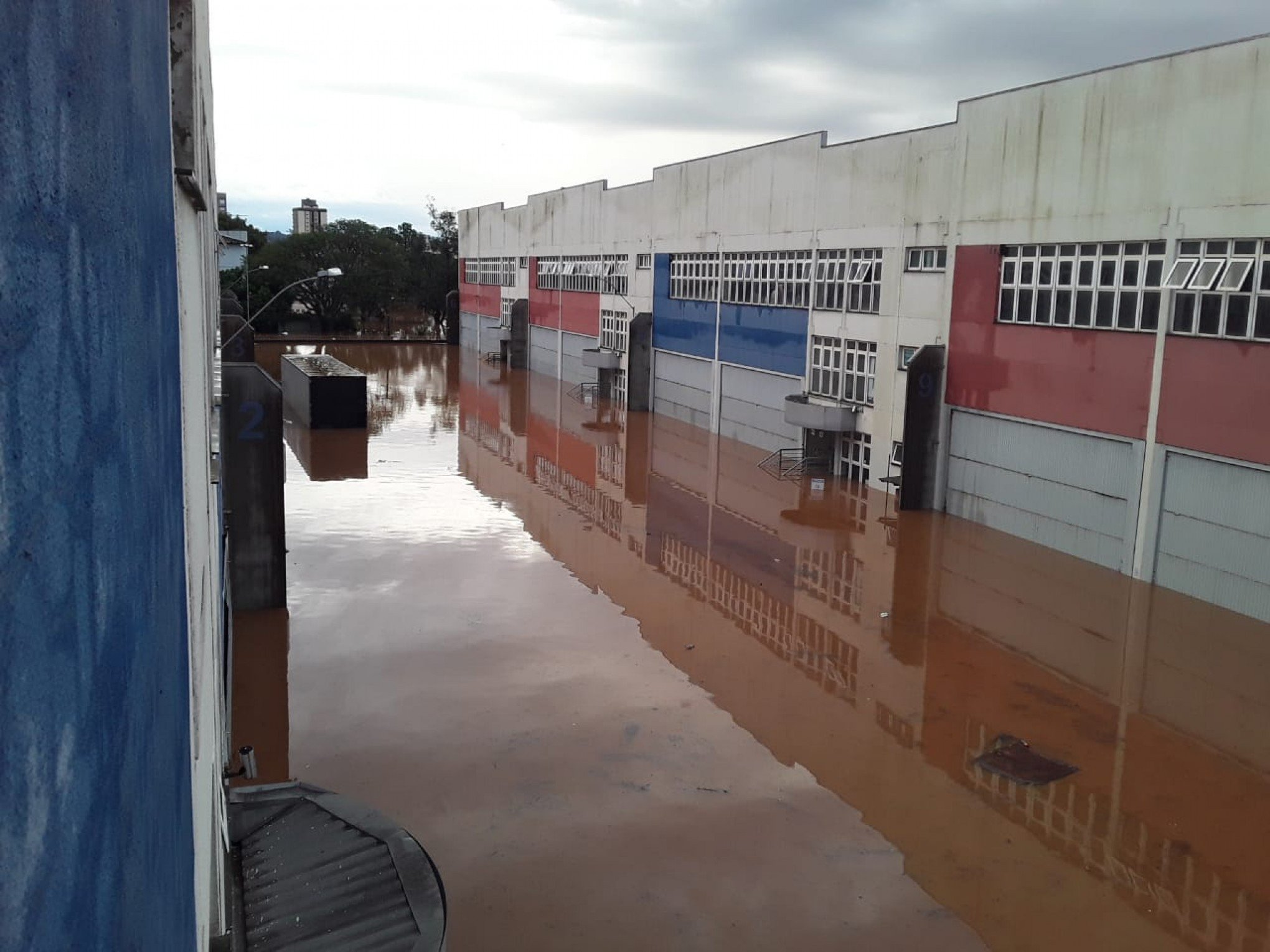 Estoque do Banco de Alimentos do Vale do Sinos é perdido com a enchente