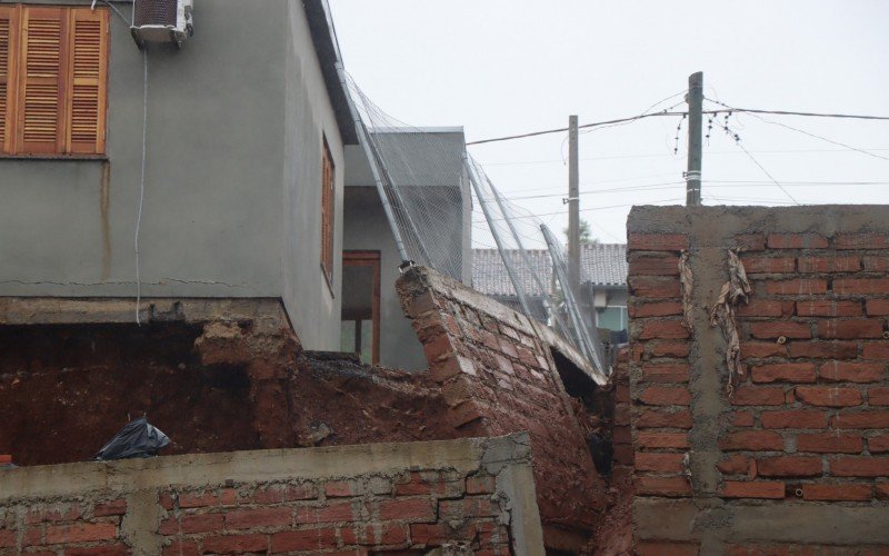 Em Novo Hamburgo, 7 residências foram interditadas pela Defesa Civil pelo risco de desmoronarem por conta de deslizamentos de terra