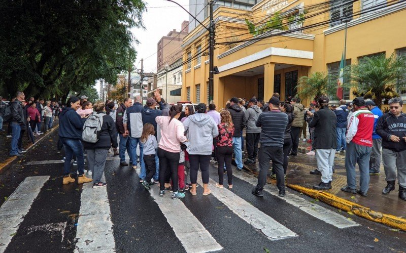 Manifestação em frente à Prefeitura