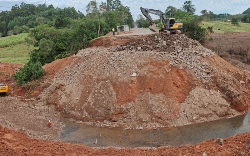 Obras na RS-240 em Capela Santana  | abc+