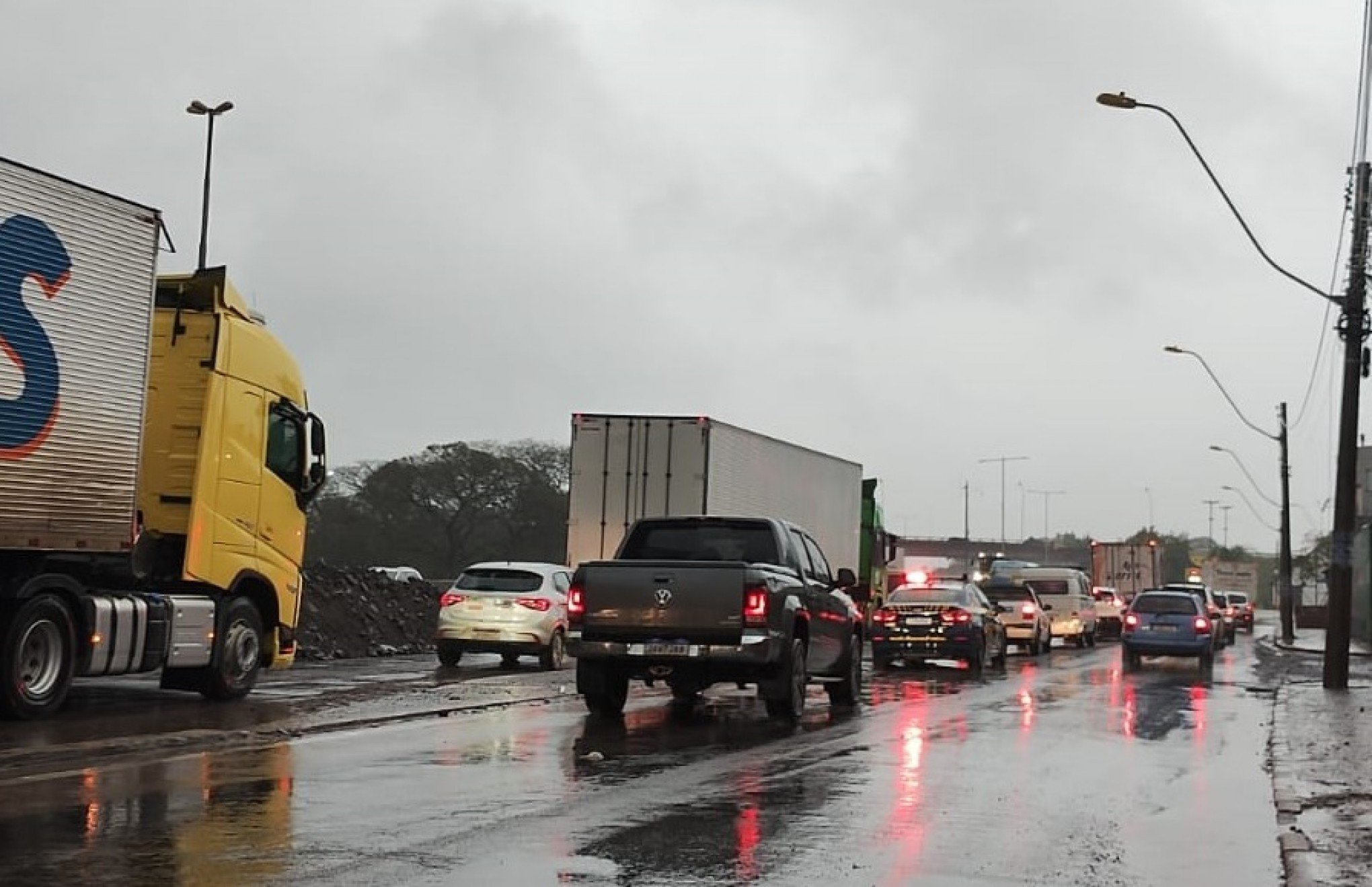 TRÂNSITO: É preciso paciência para trafegar na BR-116 e ruas de São Leopoldo