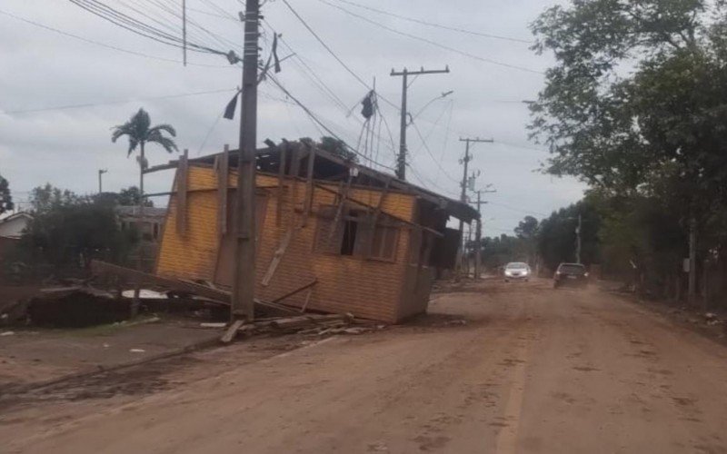Cruzeiro do Sul: muita destruição quase um mês após a enchente