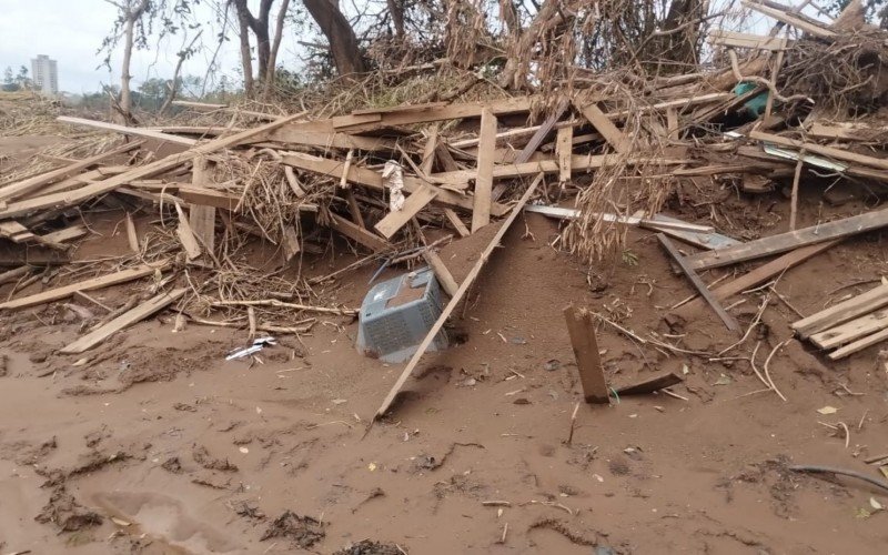 Cruzeiro do Sul: muita destruição quase um mês após a enchente