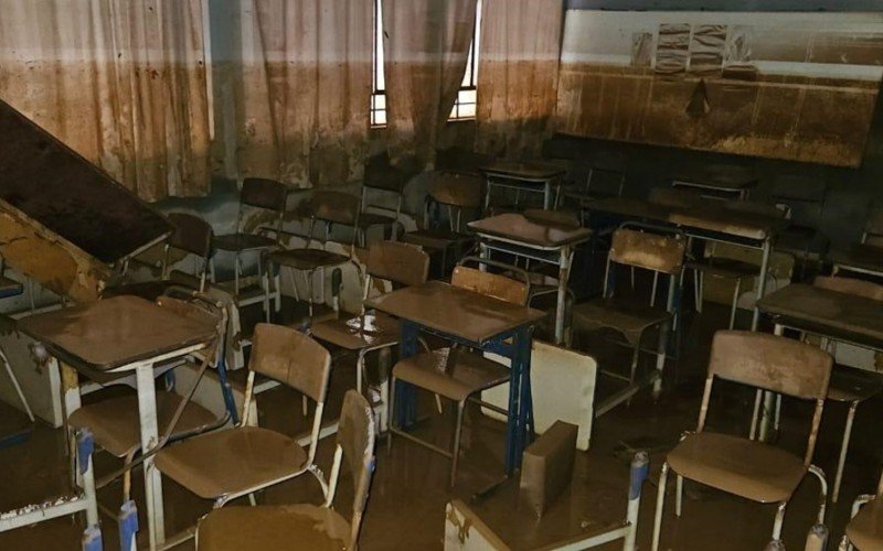 Cenário é de destruição em escolas leopoldenses atingidas pela enchente na cidade 