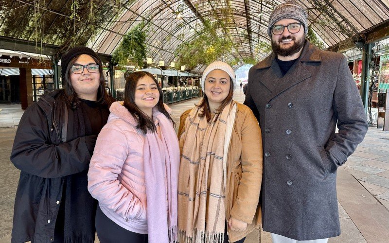 Nicolas, Eloiza, Jandeia e André são de São Paulo e estão passeando em Gramado