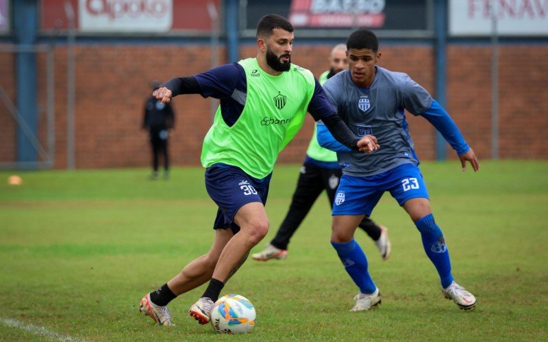 Leandro Córdova não conseguiu furar a defesa adversária | abc+