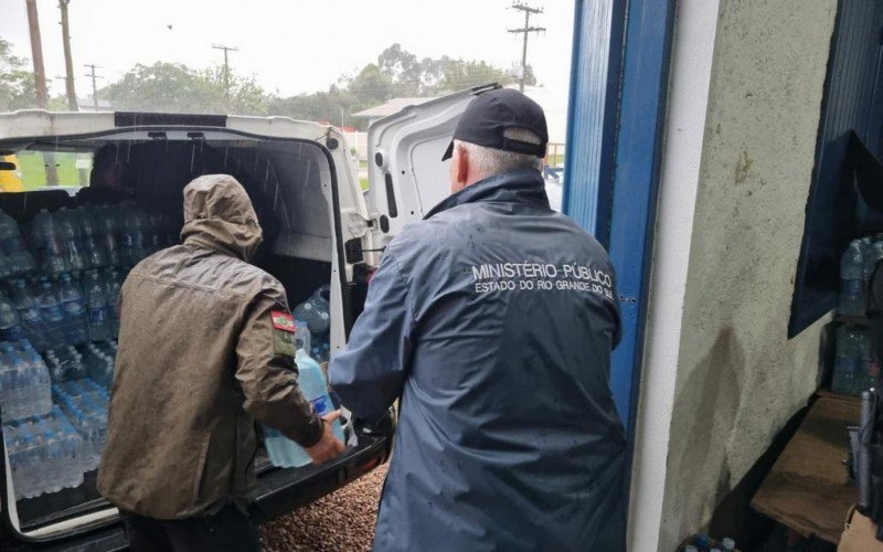 Operação ocorreu no local onde estavam armazenados os itens desviados e na casa de dois suspeitos em Barra do Ribeiro