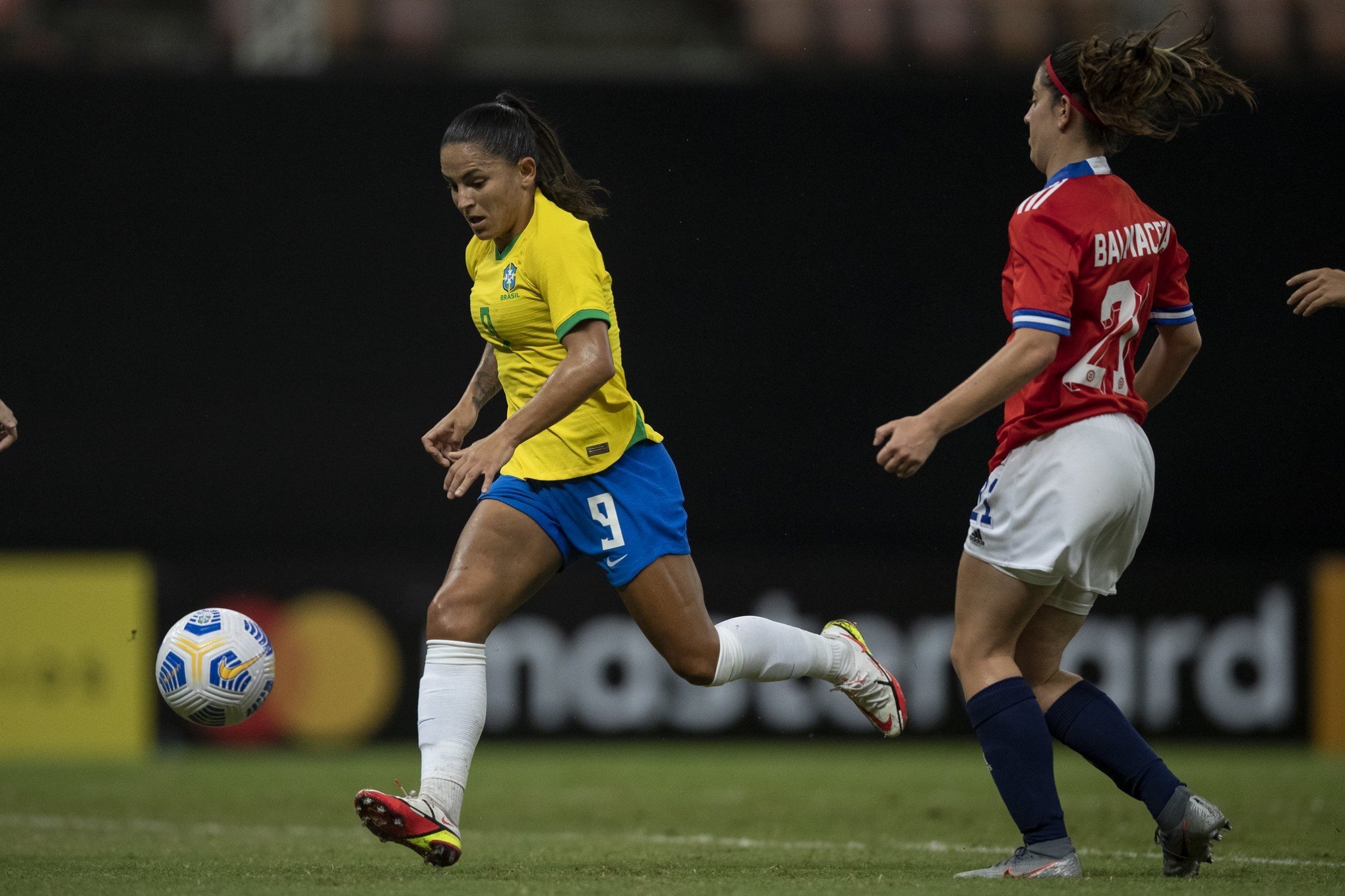 Debinha, Bruninha e Laís Estevam são convocadas para a seleção