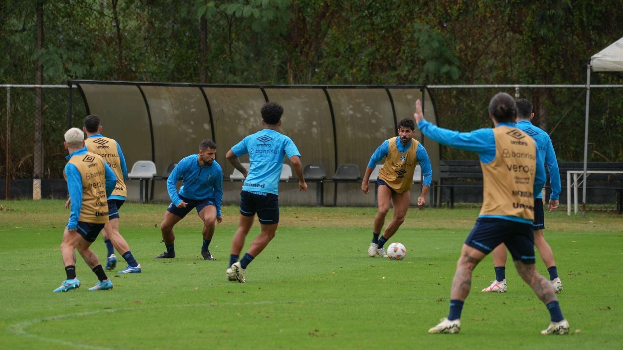 Gr锚mio finaliza treinamento em S茫o Paulo e segue para Curitiba, onde jogar谩 pela Libertadores