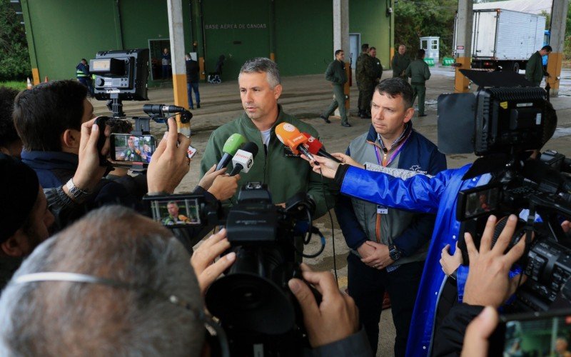 Tenente Coronel Romanelli, da FAB, deu entrevista junto do diretor de operações da Fraport Fabrício Cardoso