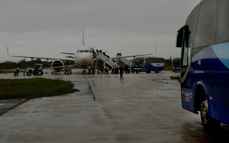Pista da Base Aérea recebe voos com doações humanitárias e voos comerciais