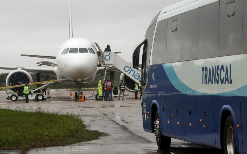 Pousos e decolagens continuam na Base Aérea de Canoas por tempo indeterminado | abc+