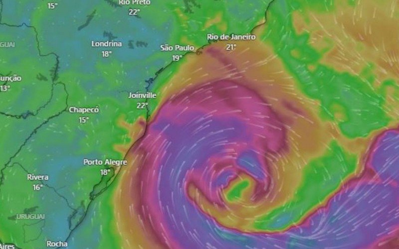 Na quarta-feira (29), o ciclone continua o caminho pelo oceano