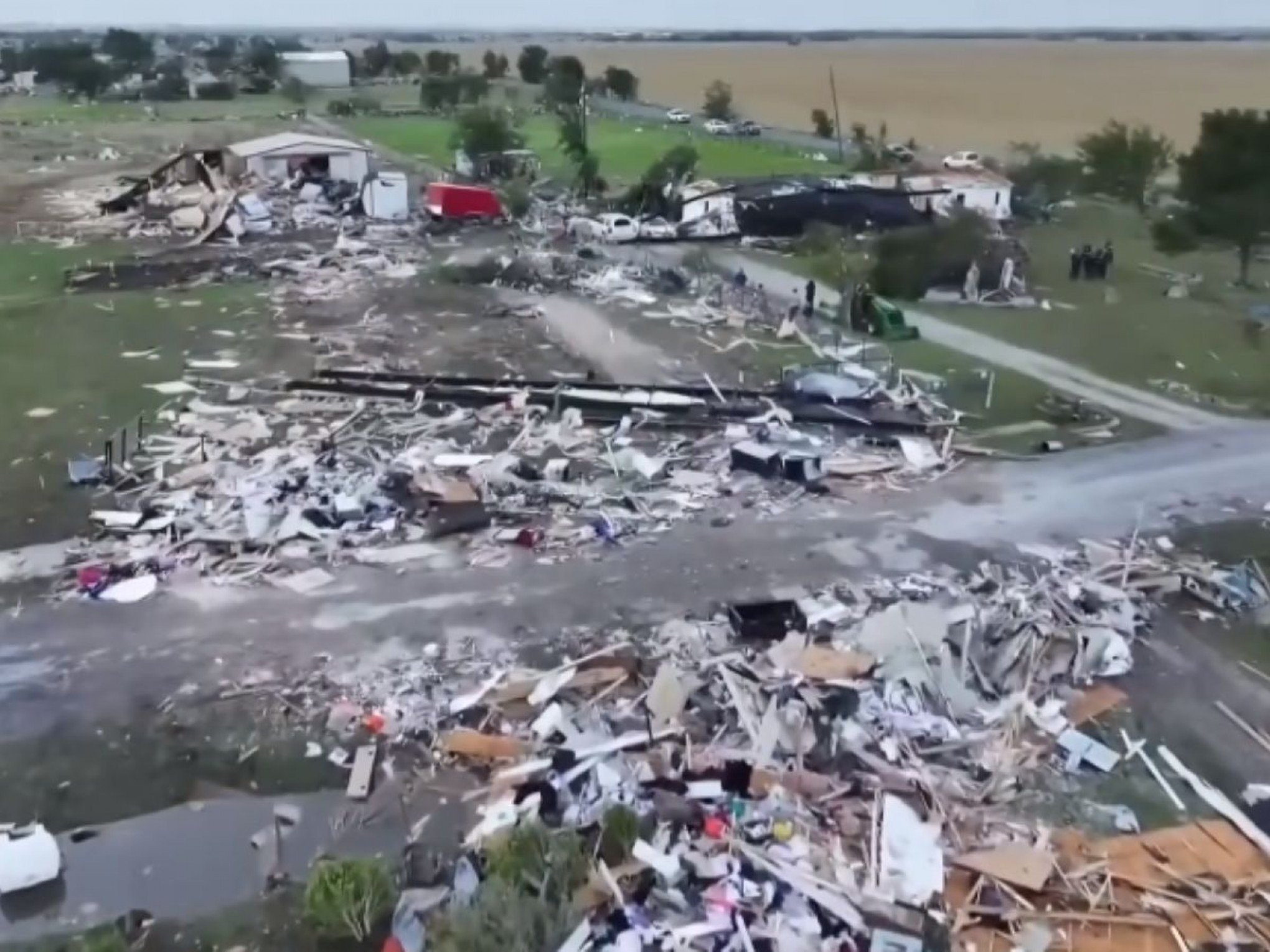 Tempestades e tornados deixam 18 mortos, centenas de feridos e desabrigados