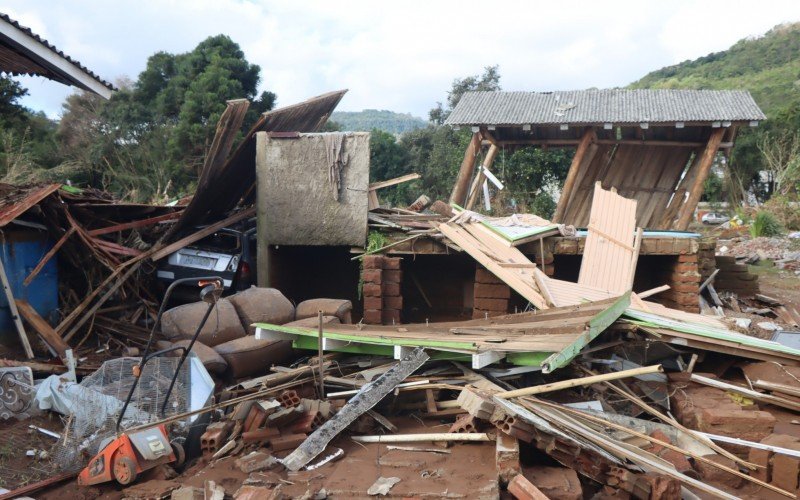 Casas inteiras foram destruídas