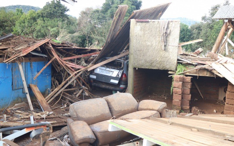 Casas inteiras foram destruídas