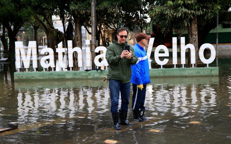 "Ainda tem muita água em Canoas", disse ministro Paulo Pimenta | abc+