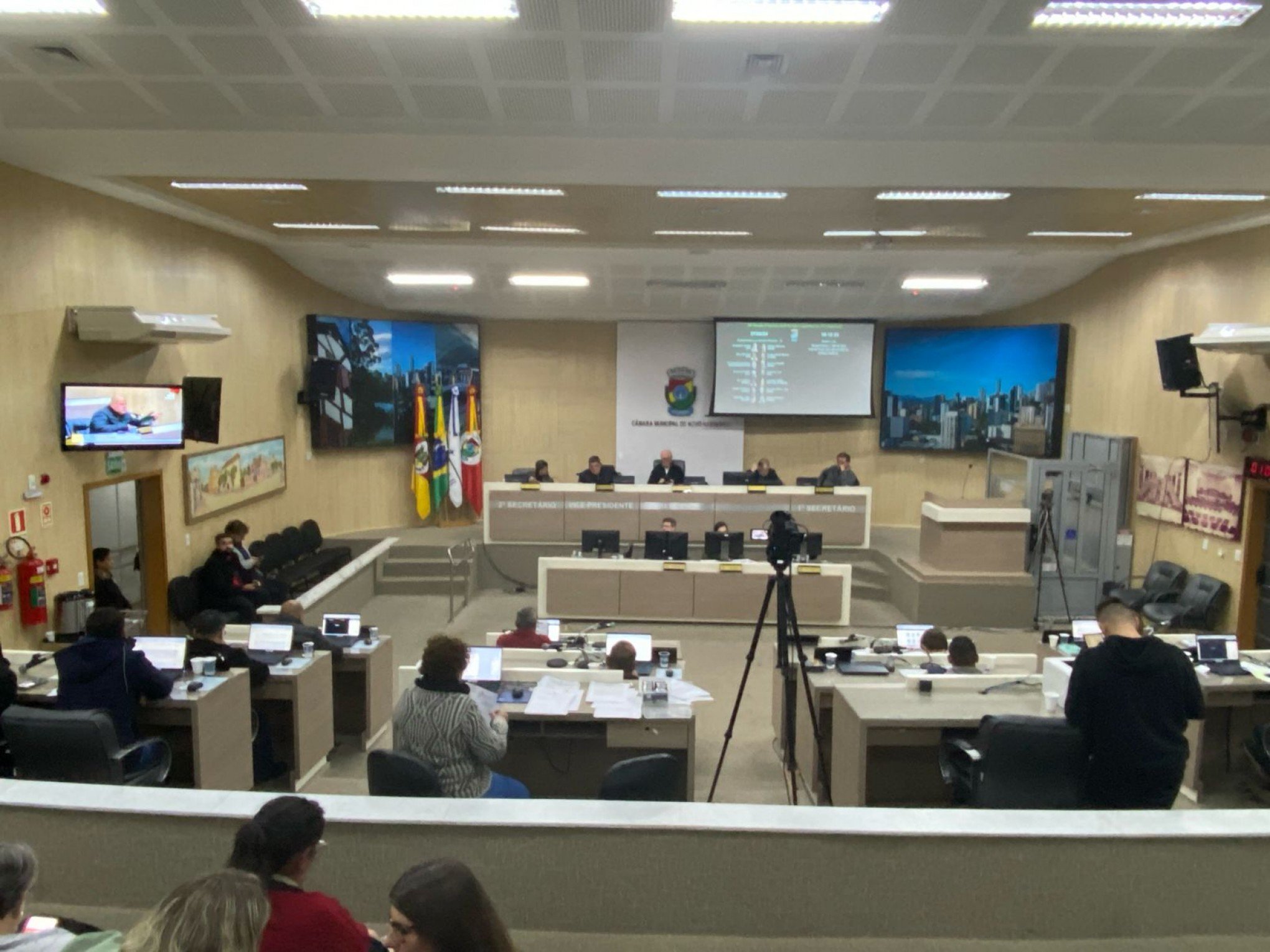 Eleição mudou configuração nas câmaras da região; veja partido com maior número de representantes