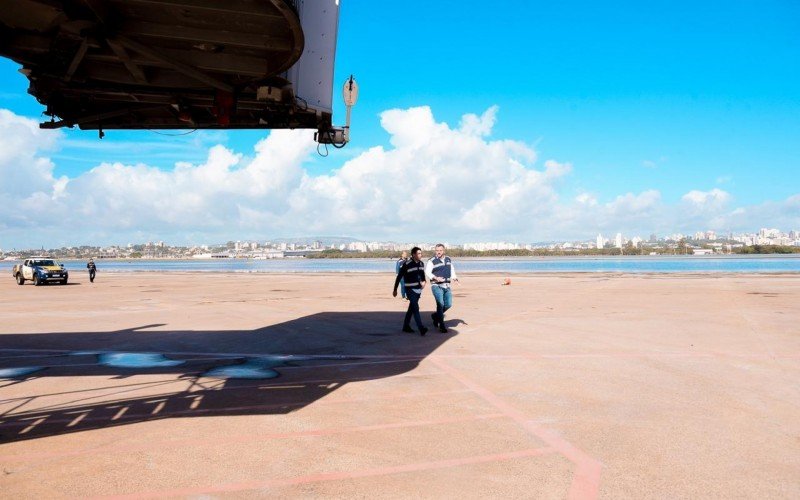 Ministro de Portos e Aeroportos vistoria Aeroporto Internacional Salgado Filho, em Porto Alegre