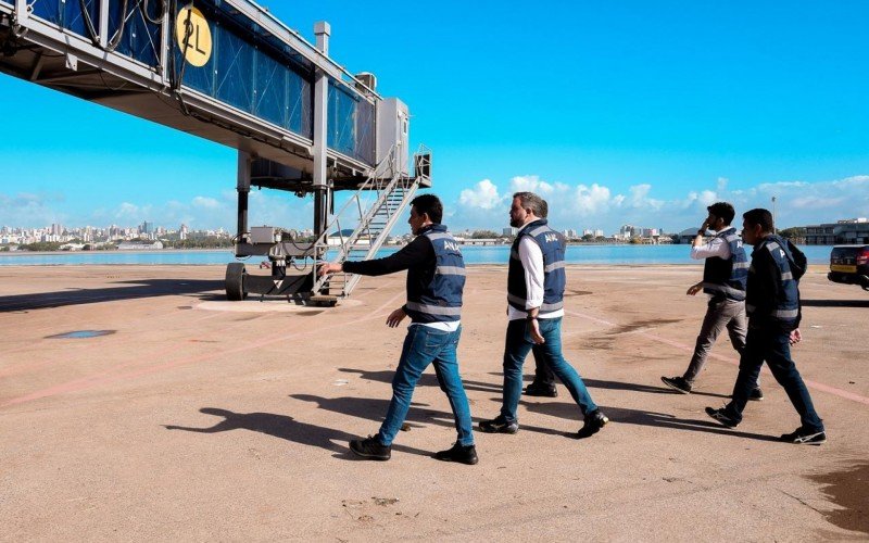 Ministro de Portos e Aeroportos vistoria Aeroporto Internacional Salgado Filho, em Porto Alegre | abc+